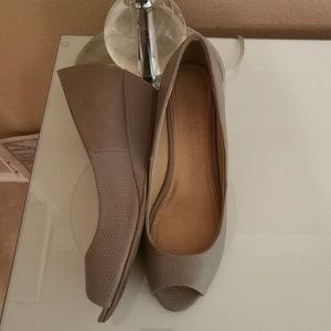 Chinese Laundry Peep Toe wedges